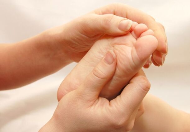 Massage on the foot